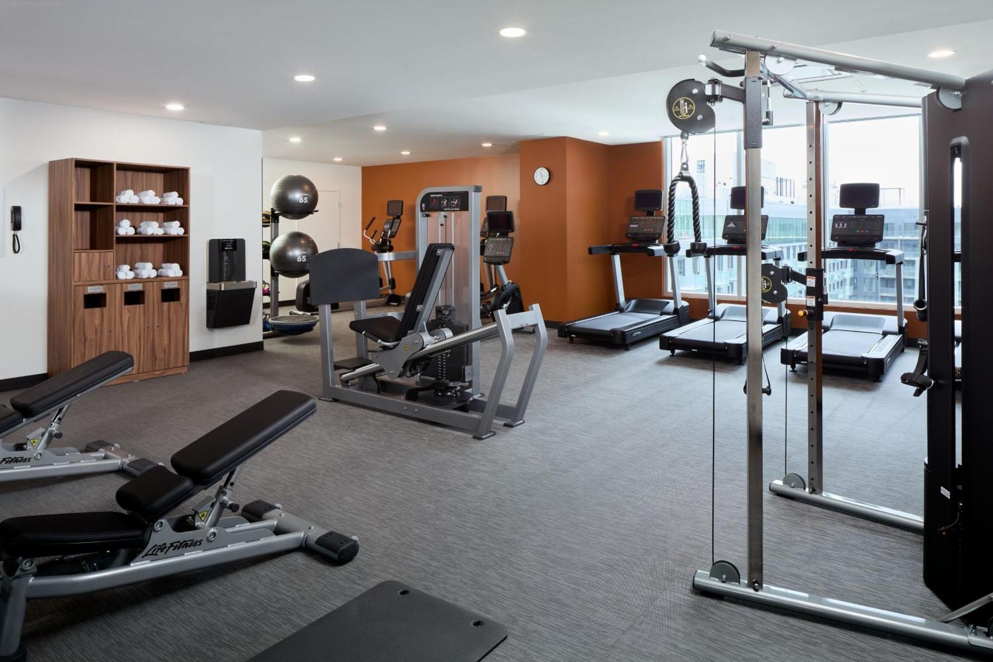 Courtyard By Marriott Montreal Laval酒店 外观 照片