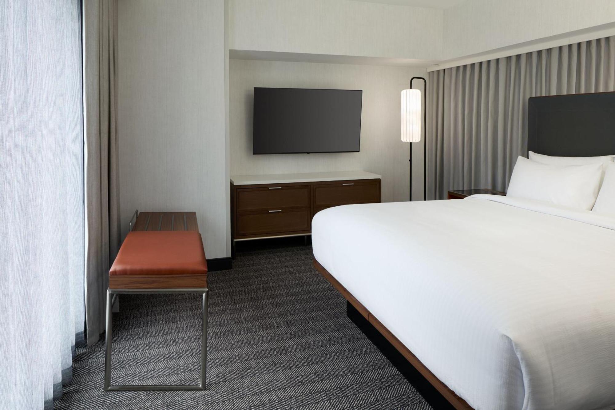 Courtyard By Marriott Montreal Laval酒店 外观 照片