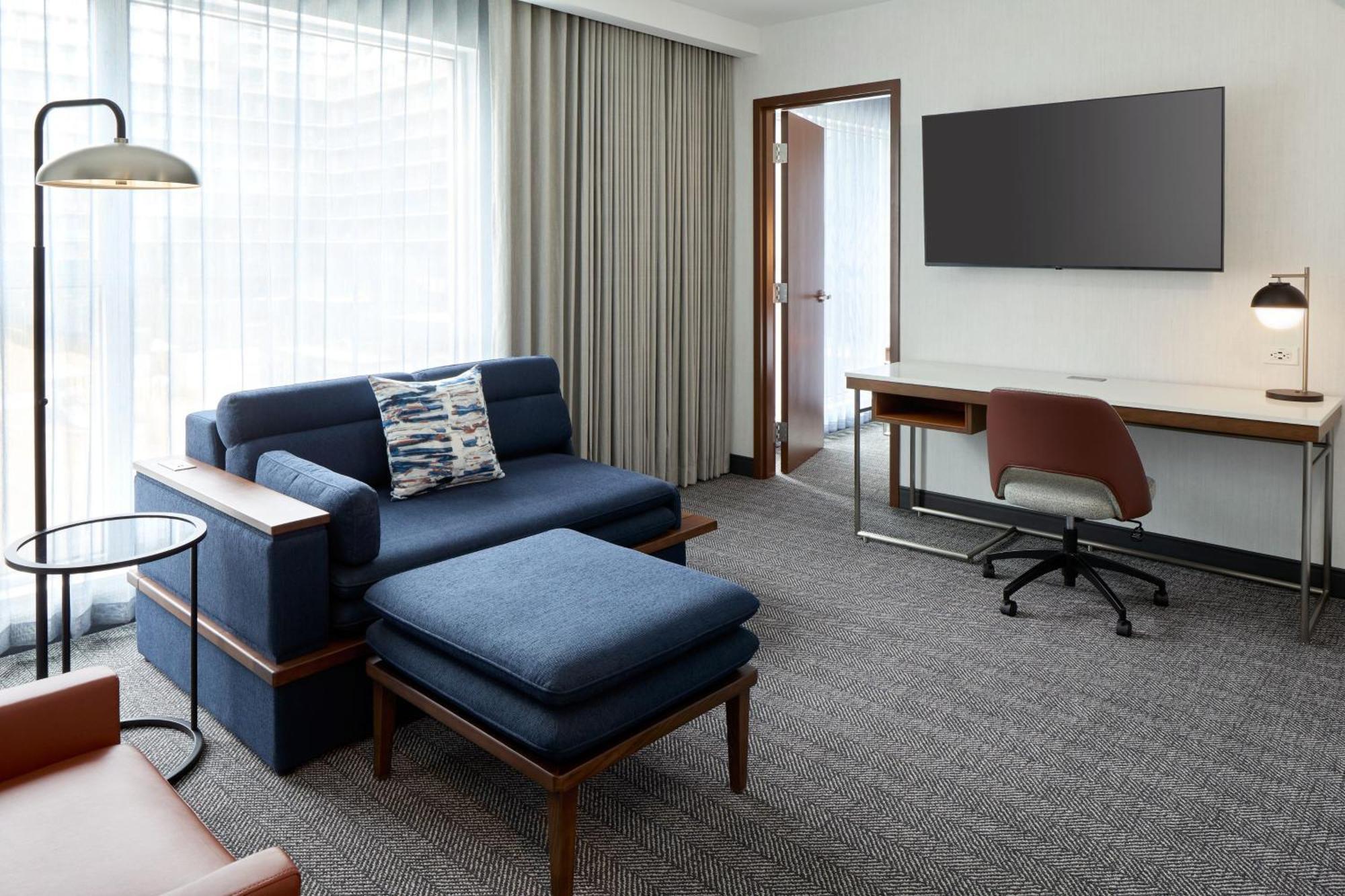 Courtyard By Marriott Montreal Laval酒店 外观 照片