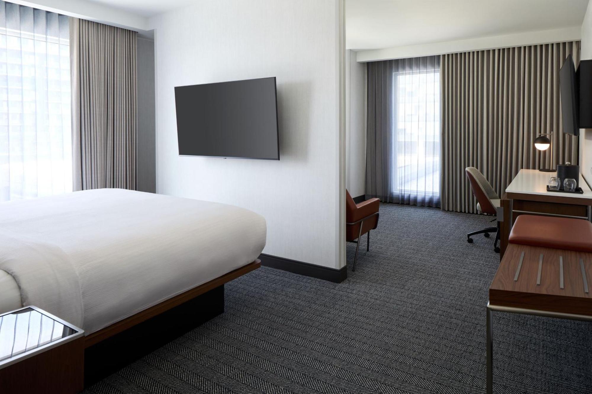 Courtyard By Marriott Montreal Laval酒店 外观 照片